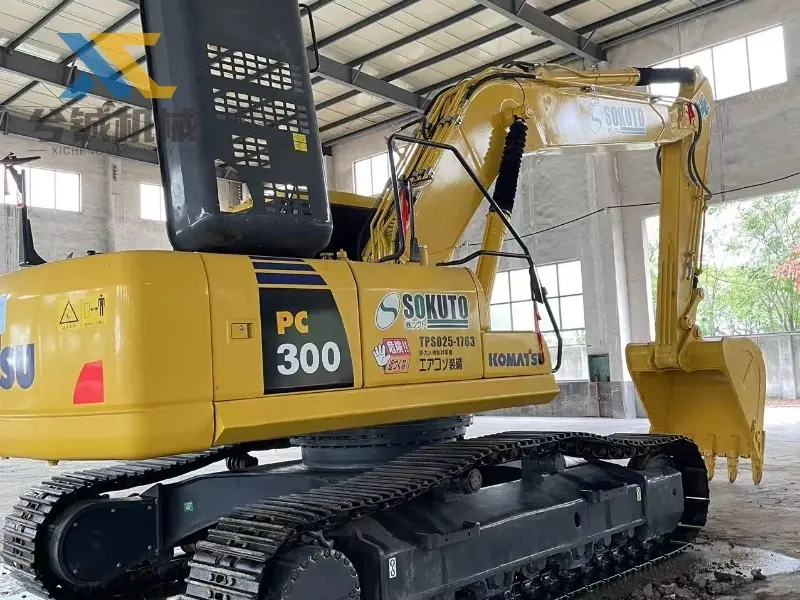 Used KOMATSU PC300 crawler excavator with short working time