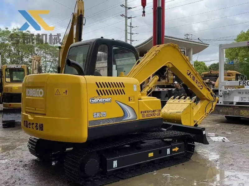 Used KOBELCO SK75 hydraulic excavator for sale at factory price